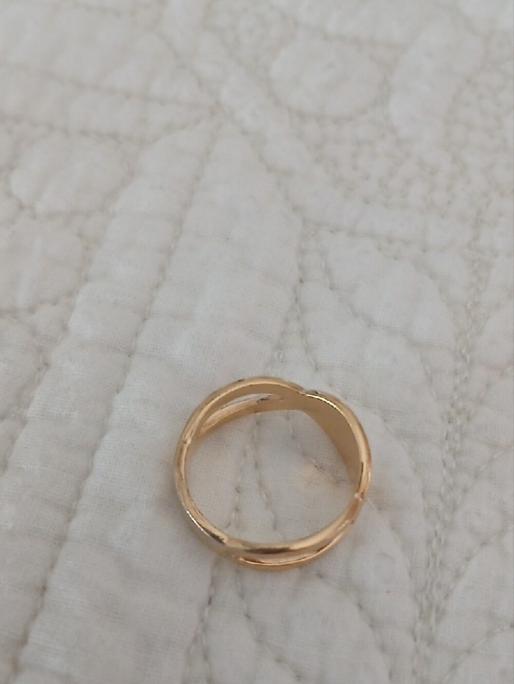 Vintage Avon Gold Tone Marquise Ring with Clear Stones - Women Jewelry. - Picture 2 of 5